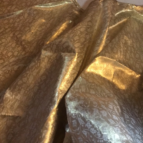 Gold Tree Skirt - Approximately Neck 14 inches length 23-24 - Picture 9 of 12